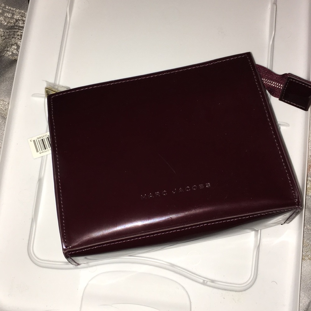 New Marc Jacobs patent makeup bag - Picture 1 of 3